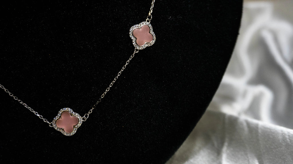 Elegant Four-Leaf Flower Necklace Allure Design