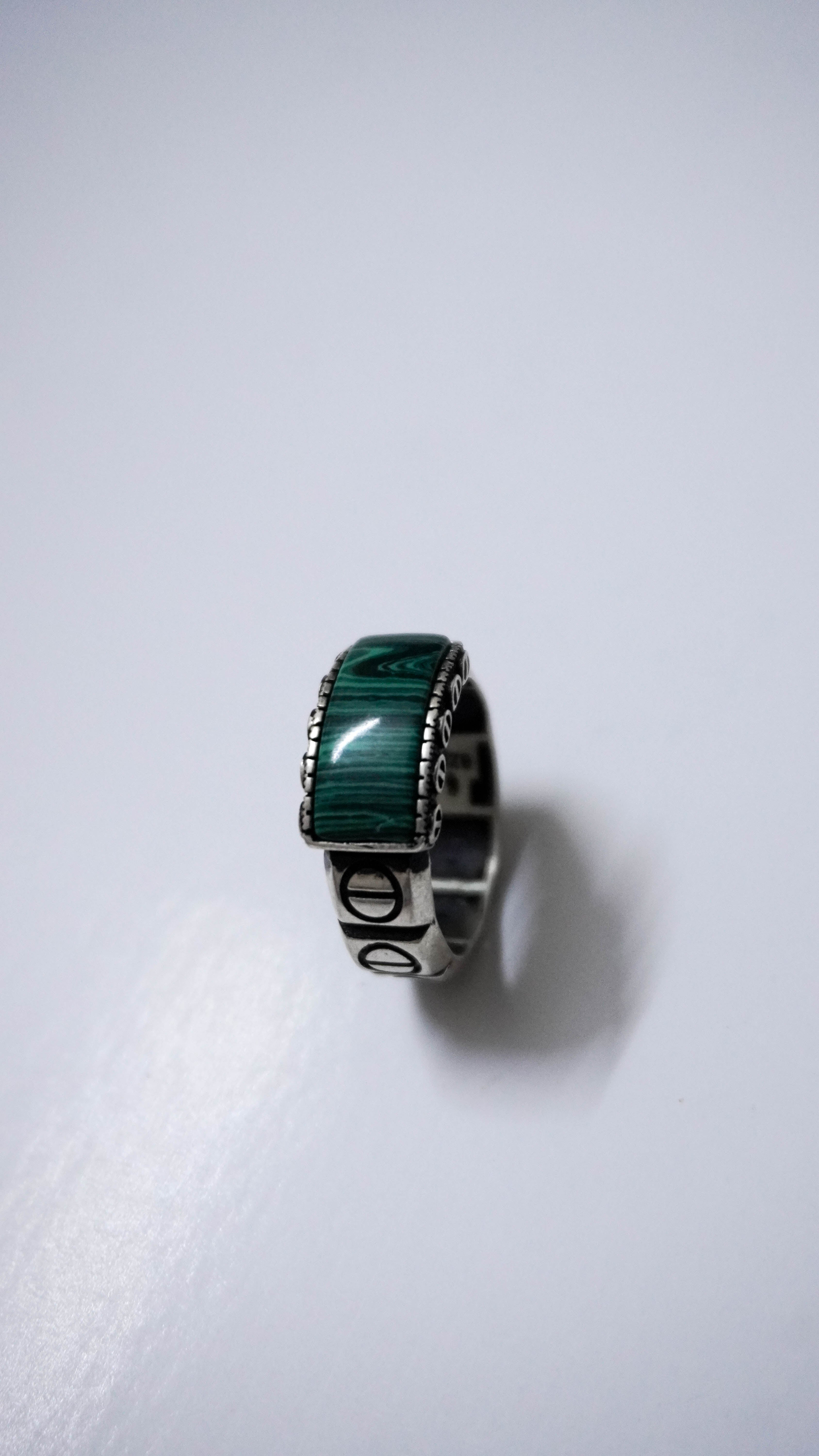 Verdant Crest Men’s Ring Allure Design